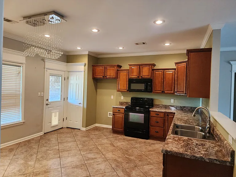 2734 Ridgewood Rd — Photo 46