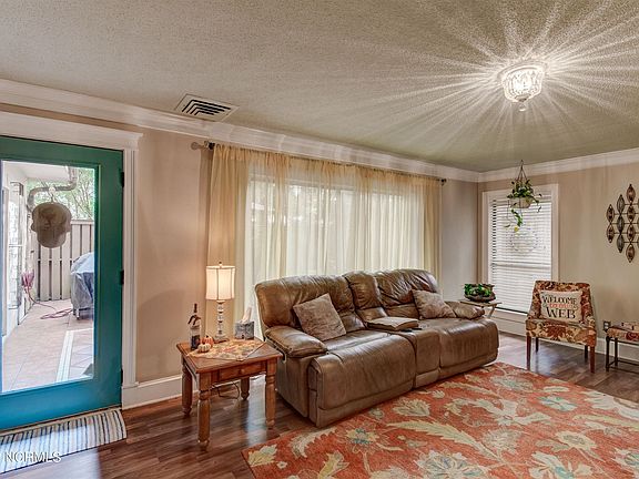 3rd image of 2028 Albert Cir