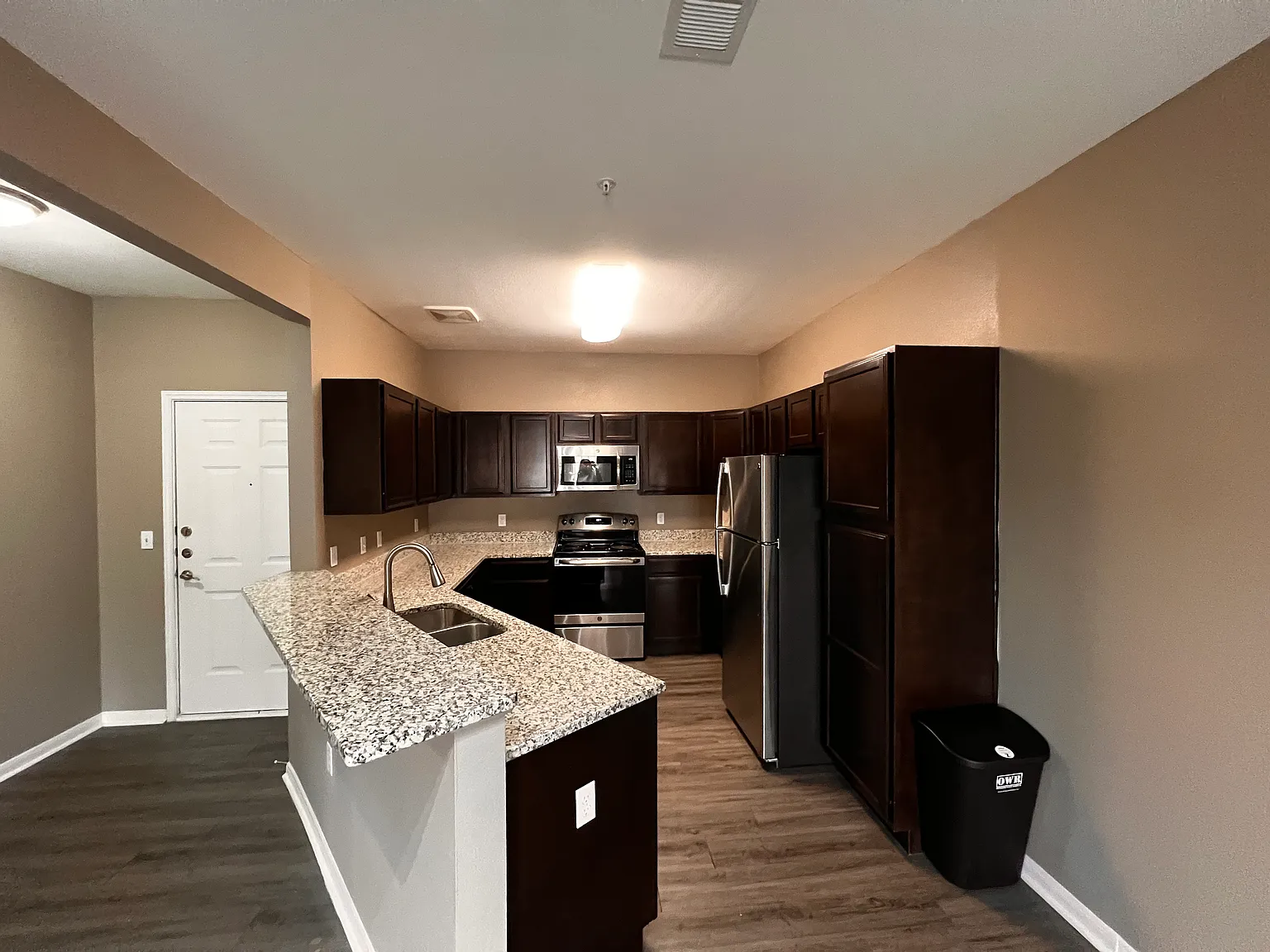 2 bed, 1172 sqft, $1,499 — Photo 2
