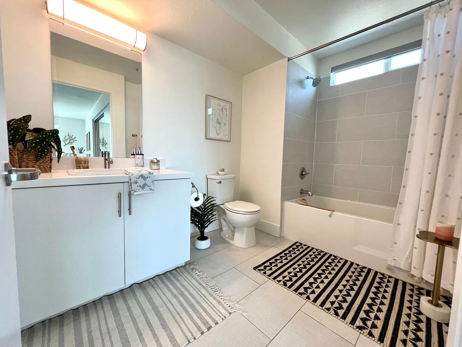 2 bed, 1100 sqft, $3,350 — Photo 3
