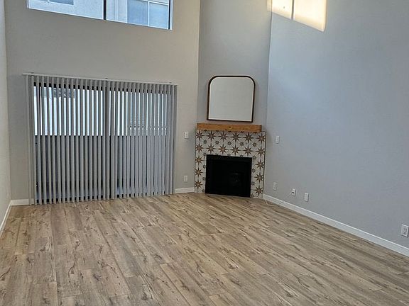 3rd image of 1823 Holmby Ave APT 302