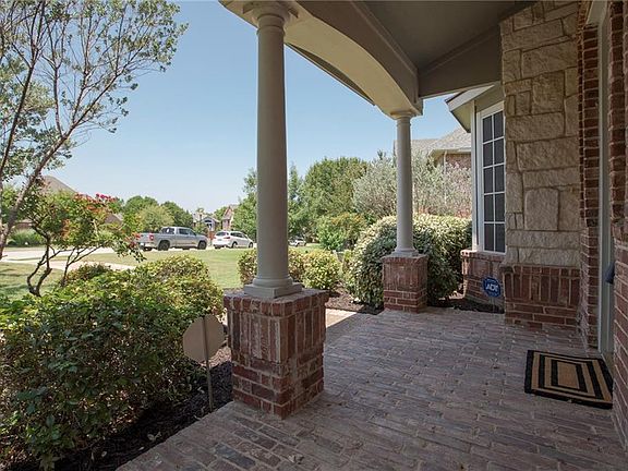 2nd image of 104 Bricknell Ln