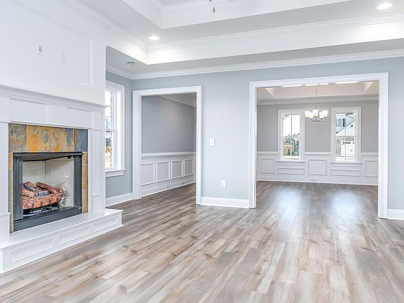 4th image of 205 Royal Oaks Dr