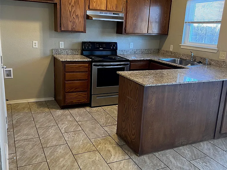 414 E Waco Pl — Photo 10