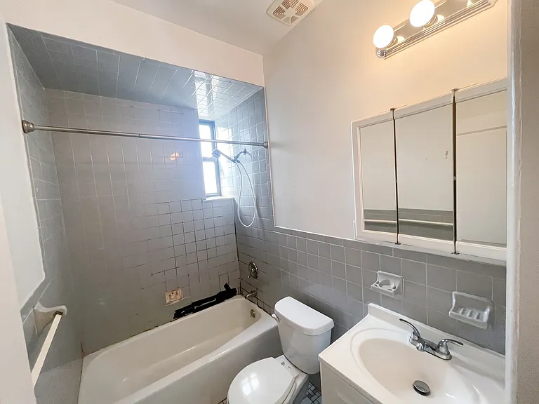186 27th St #4 — Photo 9