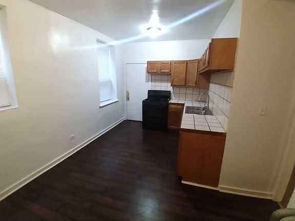 2nd image of 51624 S King Dr #5162-1