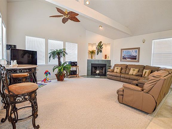 2nd image of 836 Eastview