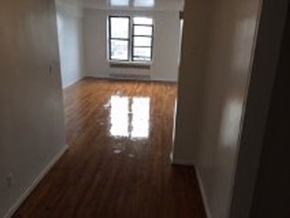 5th image of 8823 162nd St APT 5B