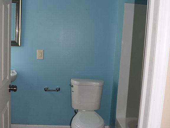 5th image of 704 Main St #5