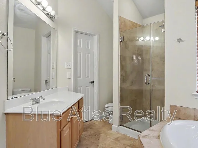 4905 Canberra Ln — Photo 12