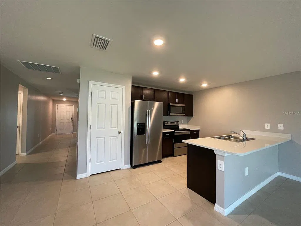 4 bed, 2.0 bath, 1504 sqft, $2,095 — Photo 2