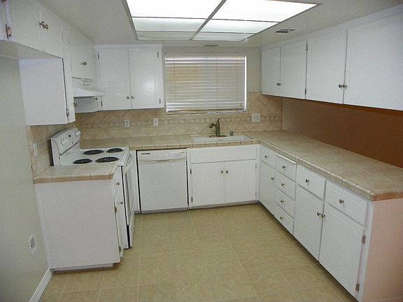 5th image of 1734 Griffith Ave