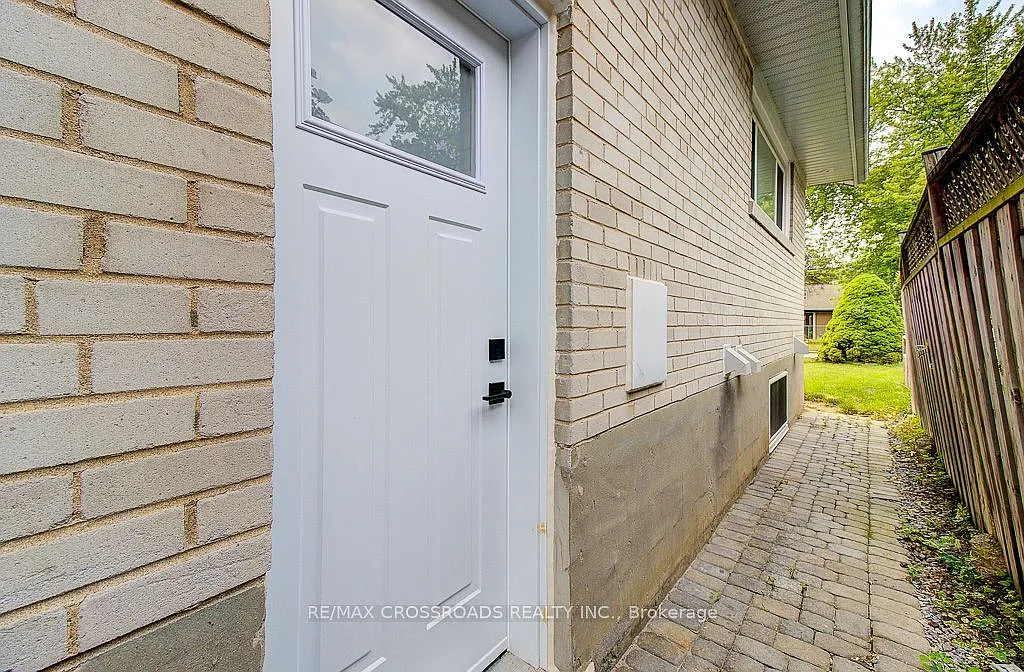 2 bed, $1,800 — Photo 2