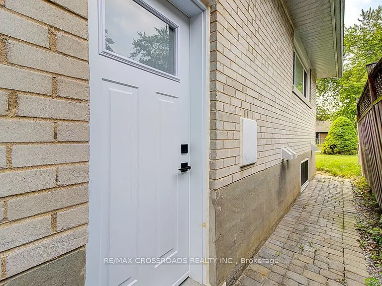 55 Gondola Cres — Photo 2