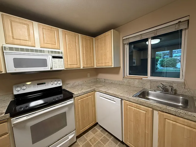 11112 NE 124th Ln #D114 — Photo 6