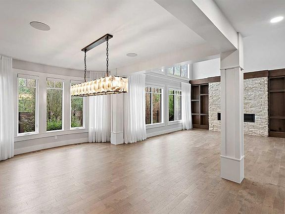 5th image of 216 S Aspen Summit Bay SW