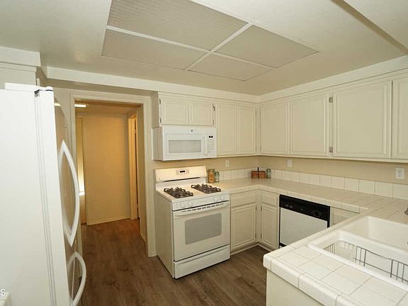 2nd image of 864 Murdoch Ln #110