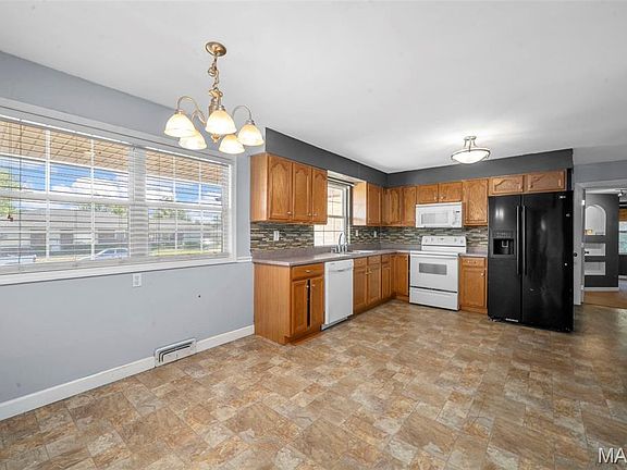 5th image of 613 S Jefferson Ave