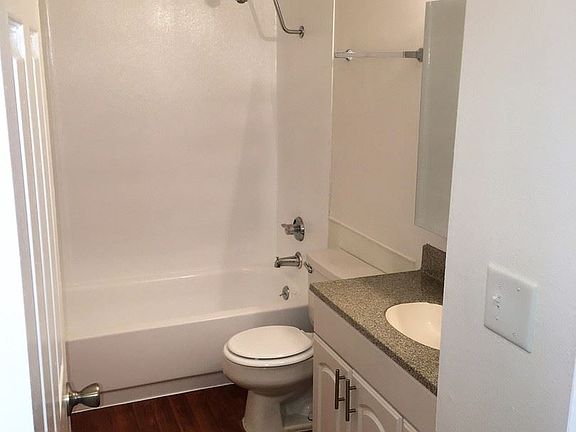 4th image of 800 SE 10th Ave APT 23