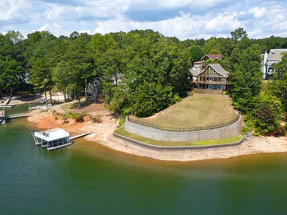 3rd image of 916 Oak Dr