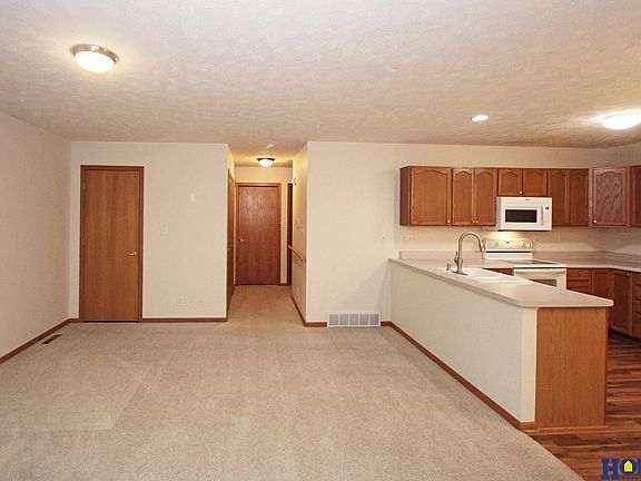 3rd image of 532 Church St