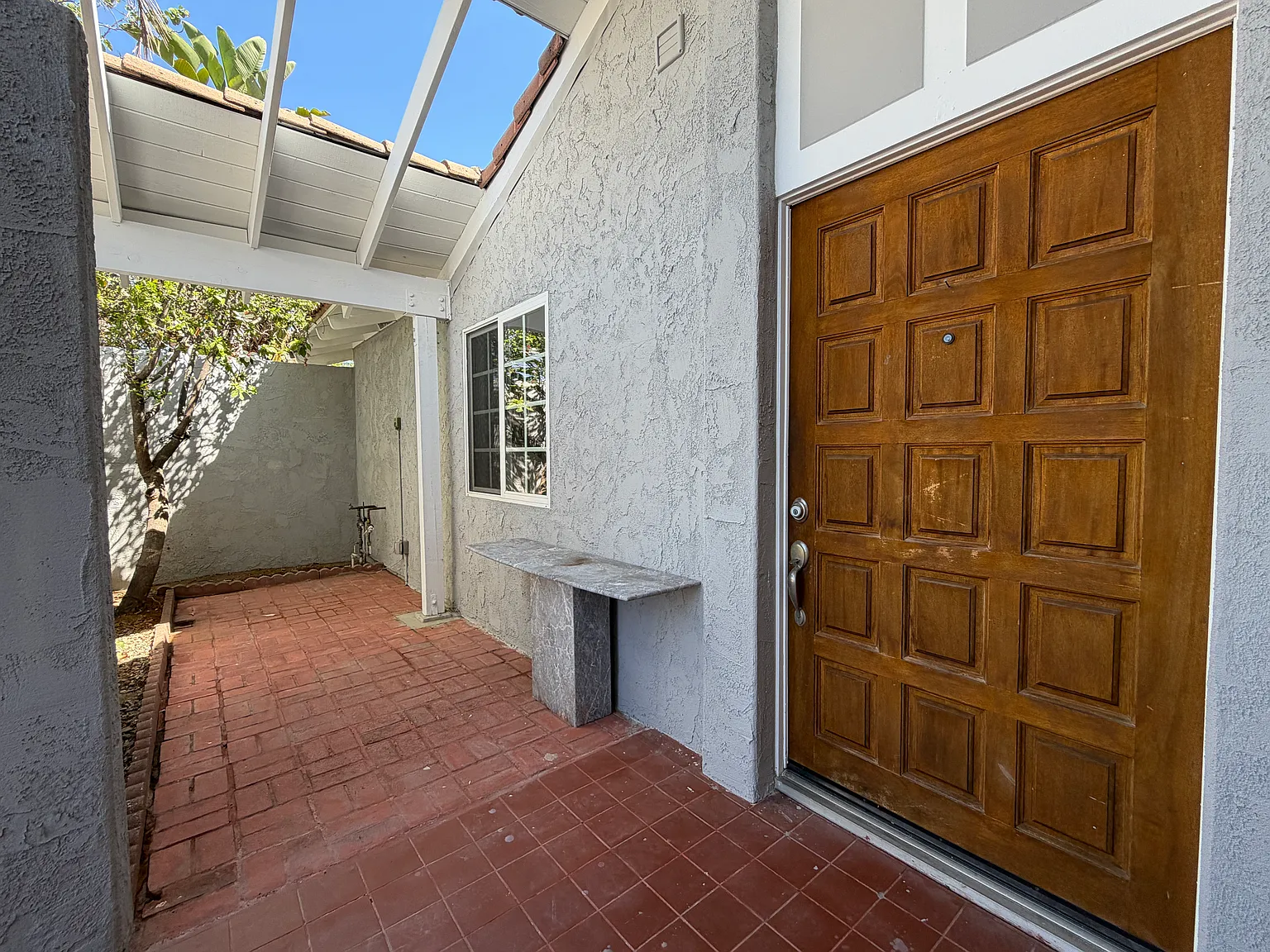 4 bed, 2250 sqft, $4,300 — Photo 2