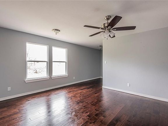 3rd image of 1413 W 10th Ave
