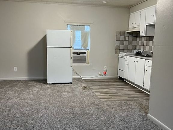 2nd image of 4512 Peach St #1