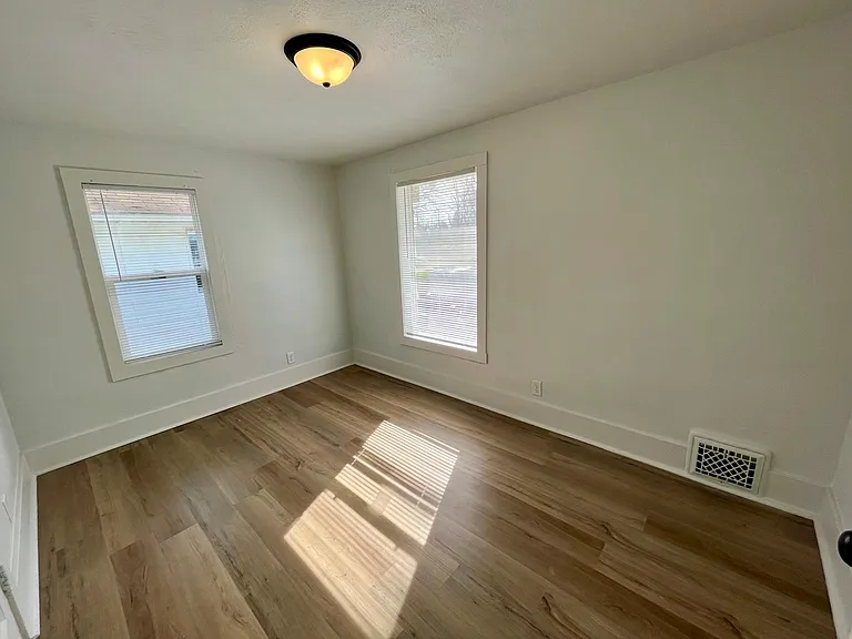 425 Birdsell St — Photo 14
