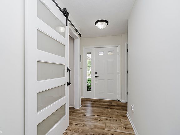 4th image of 293 E Quail Wood Ln
