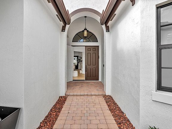 4th image of 4092 NW 88 Terrace