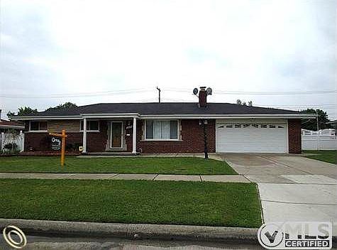LARGE BRICK RANCH