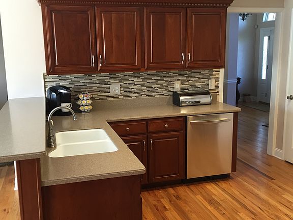 gorgeous cabinets w/Corian