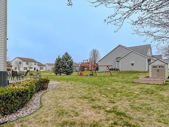 3rd image of 715 Bridlewood Ln