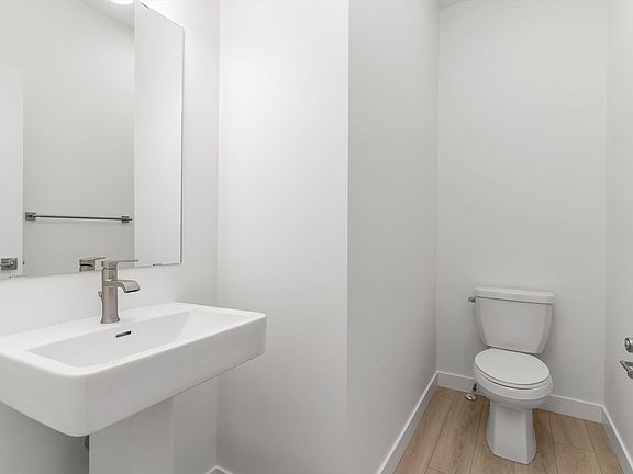 5th image of 930 18th Ave NW