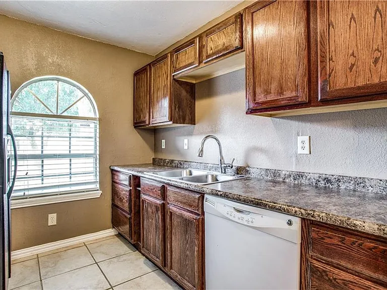 6817 Haltom Rd — Photo 19