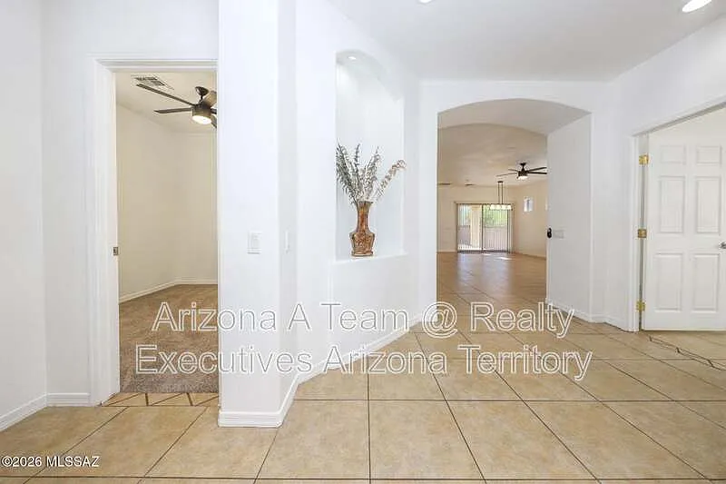 3 bed, 2.0 bath, 1898 sqft, $2,095 — Photo 2