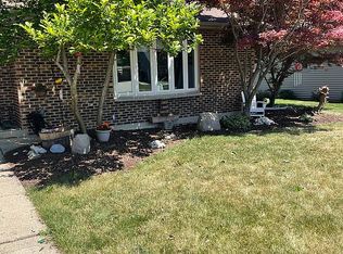 120 Schreiber Ave, Roselle, IL 60172