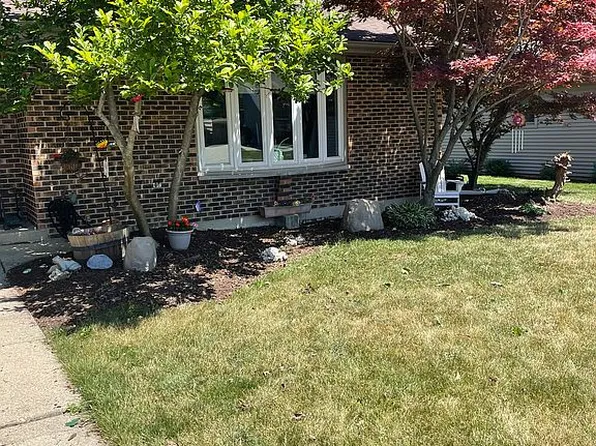 120 Schreiber Ave, Roselle, IL 60172