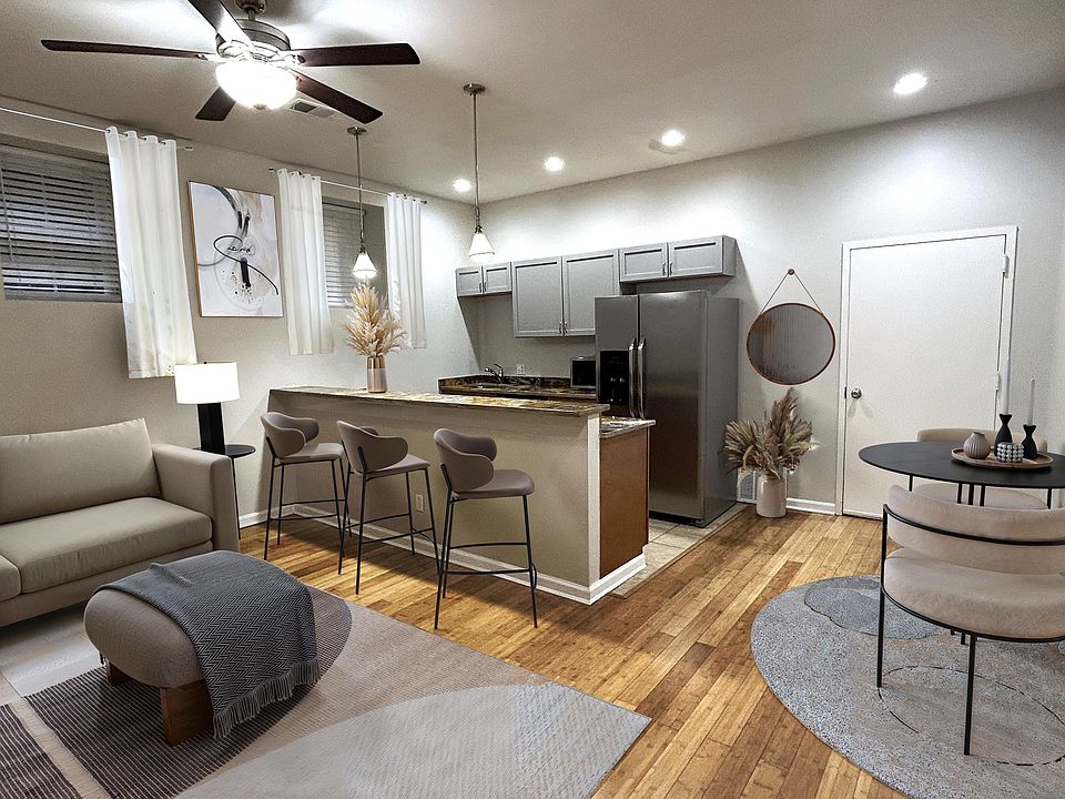 Gorgeous open layout 
Living/Dining 
Eat at island