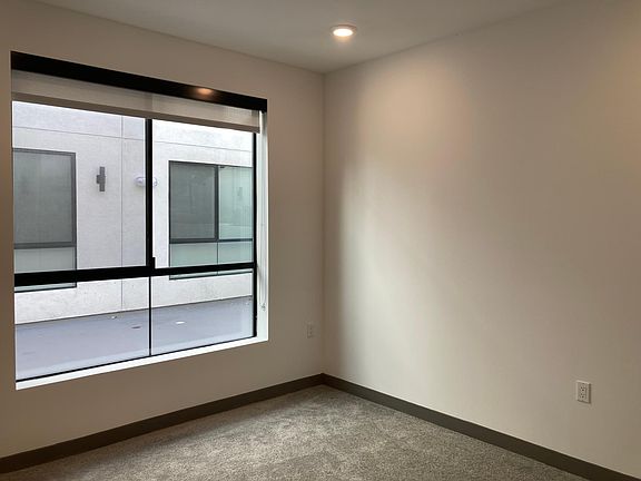 4th image of 3815 1/2 W Avenue 43 #216