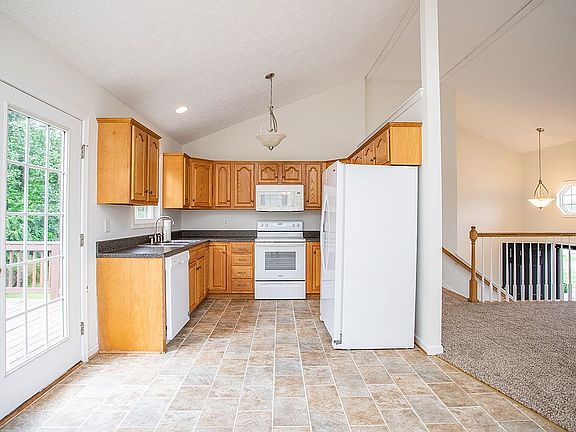 5th image of 263 Stratford Pl