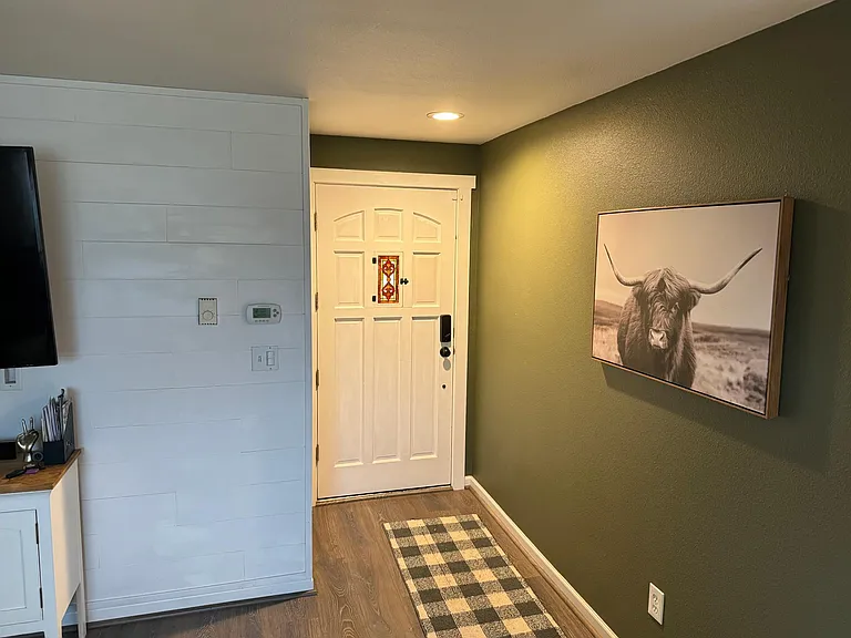 1107 Shuler Ave — Photo 2