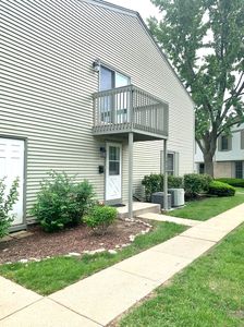 1678 Trowbridge Ct APT A, Wheaton, IL, 60189