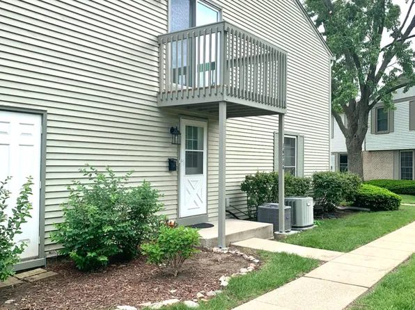 1678 Trowbridge Ct APT A, Wheaton, IL 60189