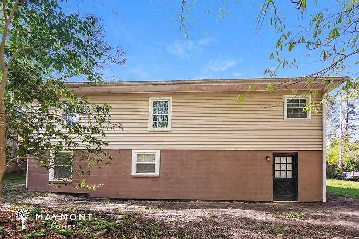 2139 Charles St — Photo 11