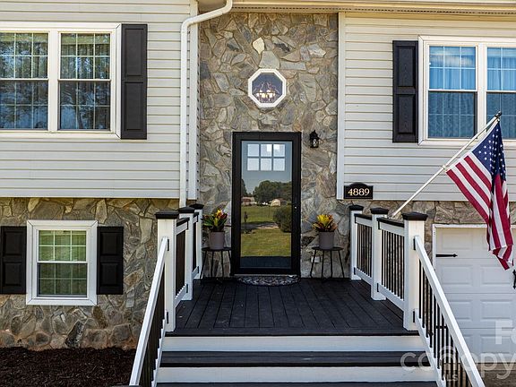 3rd image of 4889 Carpenter Rd