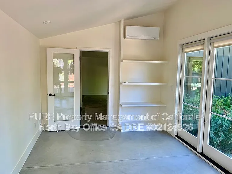 945 Brown St #B — Photo 11