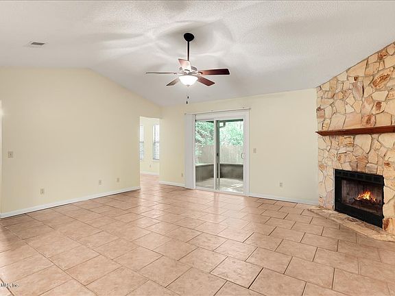 4th image of 13159 Annandale Dr N