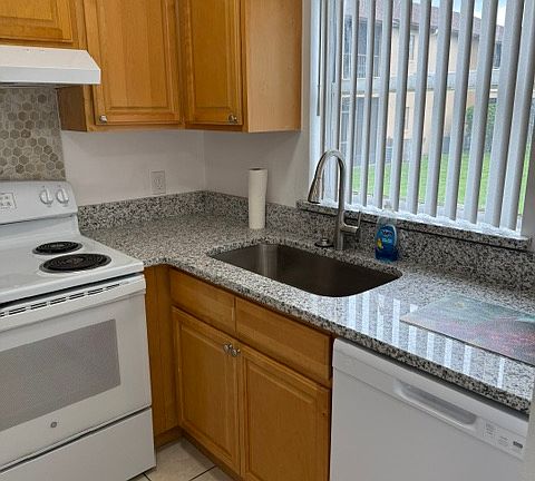 Kitchen with window view to the lake and green area.